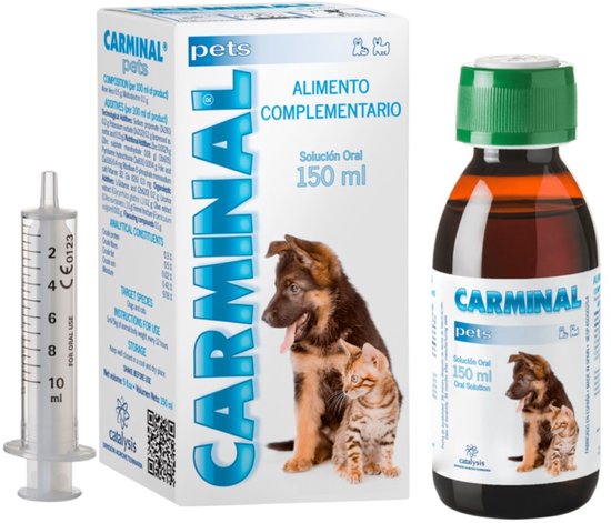 Verpakking met "CARMINAL pets" erop, inclusief een flesje siroop, doos en spuitje.