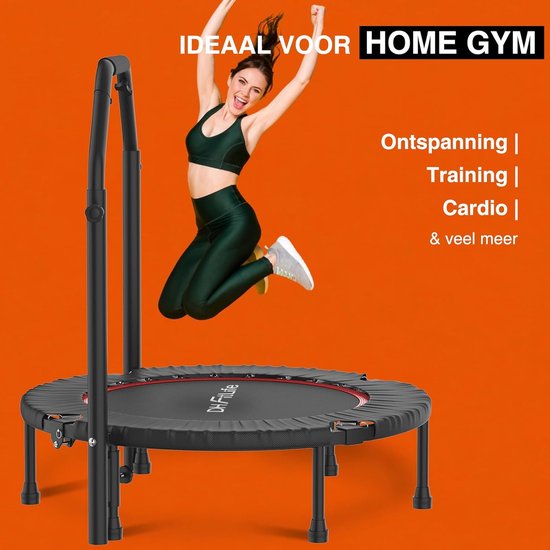 Zwarte fitness trampoline met rode accenten, een vrouw springt in de lucht. Ideaal voor Home Gym.