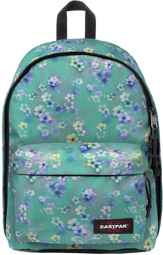 Lichtgroene Eastpak rugzak met een all-over bloemenprint in paars, blauw en geel. Eastpak logo op het voorvak.
