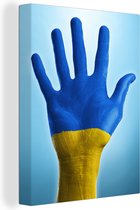 Canvas Schilderij De vlag van Oekraïne op een hand geschilderd - 30x40 cm - Wanddecoratie