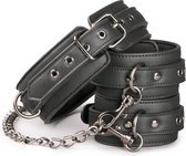 Kunstleren halsband met enkelboeien