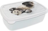 Broodtrommel Wit - Lunchbox - Brooddoos - Panda - Sneeuw - Baby - 18x12x6 cm - Volwassenen