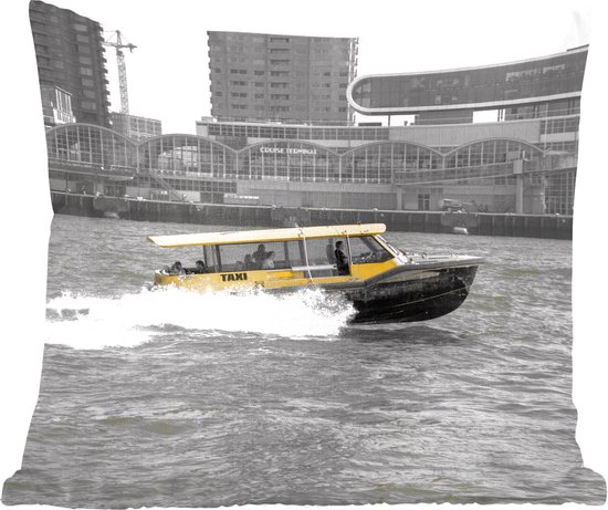 Sierkussens - Kussentjes Woonkamer - 45x45 cm - Zwart-wit foto van een boot in het Nederlandse Rotterdam
