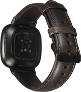 Strap-it Smartwatch bandje leer - leren bandje geschikt voor Fitbit Versa 3 / Fitbit Sense - donkerbruin - Maat: Maat S