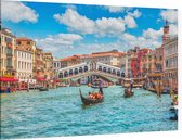 Gondeliers voor de Rialtobrug in zomers Venetië - Foto op Canvas - 60 x 40 cm