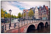 Hollandse grachtenpanden aan een Amsterdamse gracht - Foto op Akoestisch paneel - 150 x 100 cm