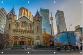 De St Andrew's Presbyterian kerk en CN Tower in Toronto - Foto op Tuinposter - 120 x 80 cm