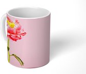 Mok - Roze pioenroos staat op een roze ondergrond - 350 ML - Beker