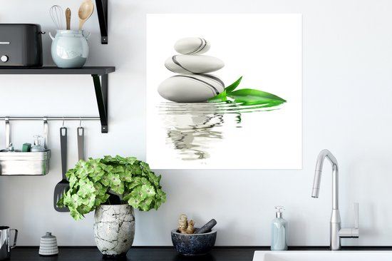 Affiche d'illustration de pierres de spa et feuille de bambou dans l'eau 50x50 cm - Tirage photo sur Poster (décoration murale salon / chambre)