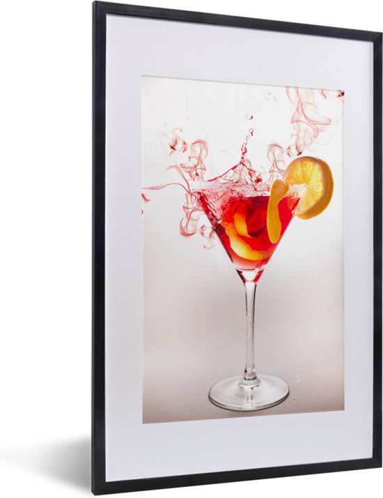 Fotolijst incl. Poster - Rood gekleurde cocktail spettert omhoog - 40x60 cm - Posterlijst
