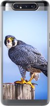 Geschikt voor Samsung Galaxy A80 hoesje - Close-up van een roofvogel op een dikke houten paal - Siliconen Telefoonhoesje