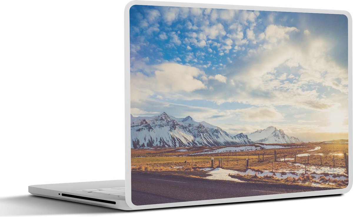 Afbeelding van product SleevesAndCases  Laptop sticker - 10.1 inch - IJsland - Berg - Zon
