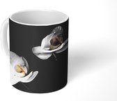 Mok - Koffiemok - Orchidee - Bloemen - Zwart - Wit - Stilleven - Mokken - 350 ML - Beker - Koffiemokken - Theemok