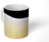Mok - Koffiemok - Close-up van een glas bier met schuim - Mokken - 350 ML - Beker - Koffiemokken - Theemok