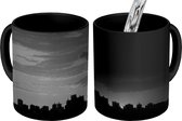 Magische Mok - Foto op Warmte Mok - Oranje skyline foto van de silhouet van Porto Alegre - zwart wit - 350 ML