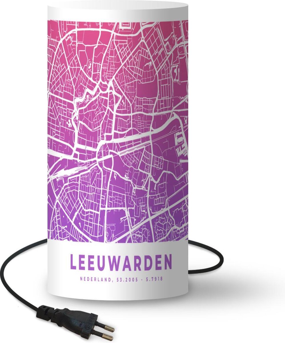 Lamp - Nachtlampje - Tafellamp slaapkamer - Stadskaart - Leeuwarden - Nederland - Paars - 54 cm hoog - Ø24.8 cm - Inclusief LED lamp - Plattegrond