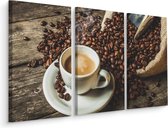 Schilderij - Een kop hete koffie en bonen, horeca, 3 luik, premium print