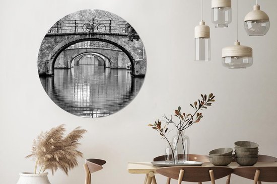 Cercle mural - Cercle mural - Vélo sur les canaux d' Amsterdam - noir et blanc - Aluminium - Dibond - 120x120 cm - Indoor et Outdoor XXL