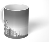 Mok - tekening van Tokyo onder een blauwe hemel - zwart wit - 350 ML - Beker