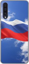 Geschikt voor Samsung Galaxy A50 hoesje - De vlag van Rusland wappert in de lucht - Siliconen Telefoonhoesje