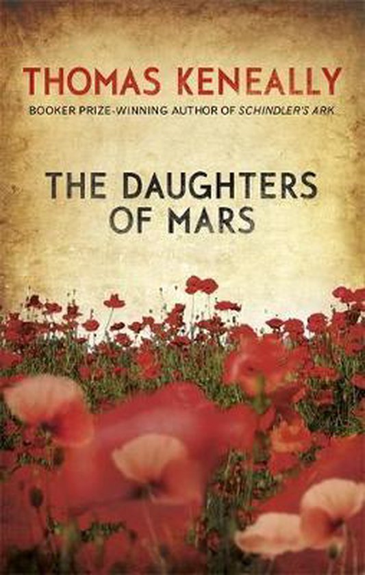 Boekomslag van "The Daughters of Mars" door Thomas Keneally, met een veld vol rode klaprozen op de voorgrond en een verweerde, gele achtergrond.