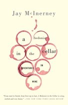 Boekomslag van "A Hedonist in the Cellar" van Jay McInerney, met een cluster wijnvlekken als druiven.