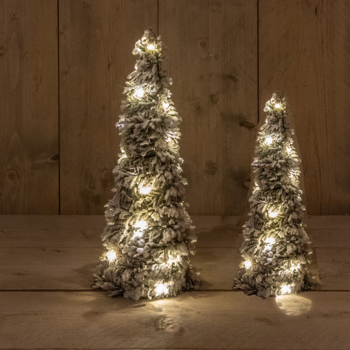 LED kegel kerstbomen - 2x stuks - besneeuwd - 40 en 60 cm - kerstverlichting