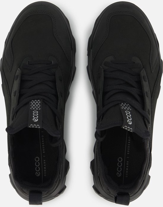 Bovenaanzicht van zwarte Ecco MX sneakers met vetersluiting en ECCO-logo op de tong.