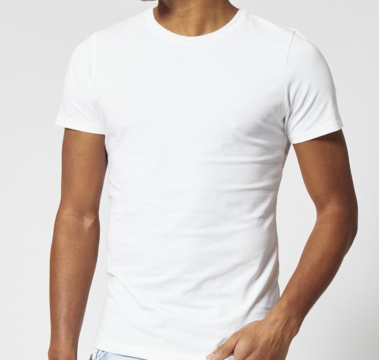 Wit T-shirt met korte mouwen.