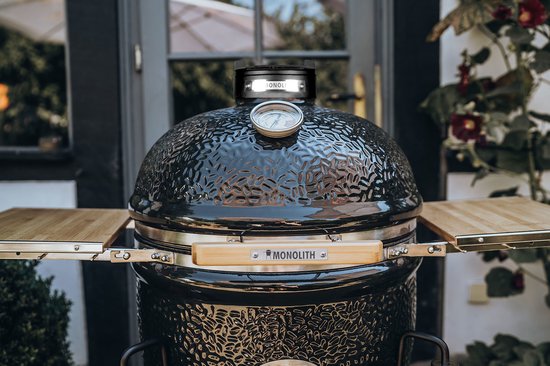 MONOLITH CLASSIC PRO-Serie 2.0 - RED incl. onderstel & zijtafels, PRO-Serie SMART GRID Rooster Systeem, PRO-Serie firebox, chip-feeder-system & pelletschuif, kolenmand met scheider, barbecueroosterheffer