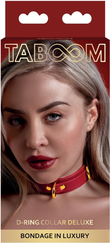 Verpakking van Taboom D-Ring Collar Deluxe met een model dat een rode halsband draagt. Tekst: Bondage in Luxury.