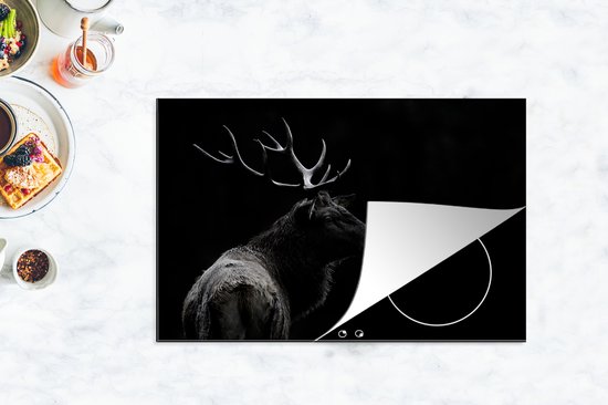 KitchenYeah® Inductie beschermer 80x52 cm - Hert - Zwart - Portret - Gewei - Dieren - Kookplaataccessoires - Afdekplaat voor kookplaat - Inductiebeschermer - Inductiemat - Inductieplaat mat