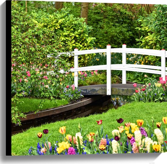 WallClassics - Toile - Pont Witte Entre Fleurs Colorées - 60x60 cm Tableau sur Toile (Décoration murale sur Toile)