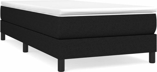 Zwarte boxspring met matras en witte topper.