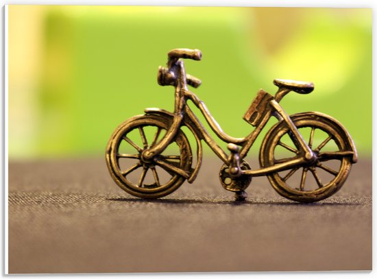 WallClassics - PVC Schuimplaat - Miniatuurbeeld van Gouden Fiets - 40x30 cm Foto op PVC Schuimplaat (Met Ophangsysteem)