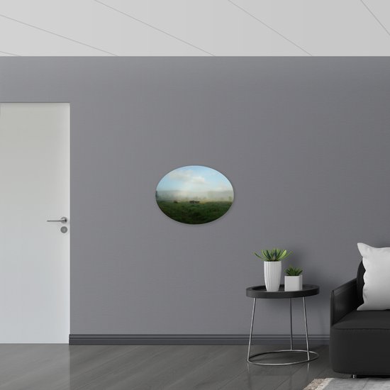 WallClassics - Feuille de Mousse PVC Ovale - Tracteur et Chariot Fermier sur Pâturage Brumeux - 68x51 cm Photo sur Ovale (Avec Système d'accrochage)