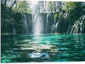 WallClassics - Dibond - Waterval in Helder Meer - 80x60 cm Foto op Aluminium (Met Ophangsysteem)