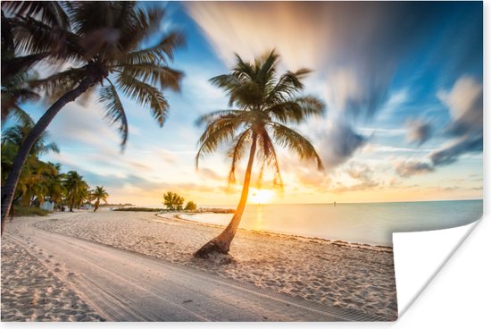 Le soleil se couche sur une plage tropicale Poster 180x120 cm - Tirage  photo sur... | bol.com