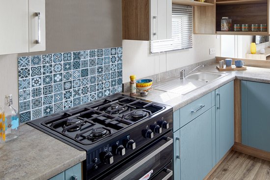Spatscherm keuken 80x40 cm - Kookplaat achterwand Bloemen - Blauw - Patronen - Figuren - Muurbeschermer - Spatwand fornuis - Hoogwaardig aluminium