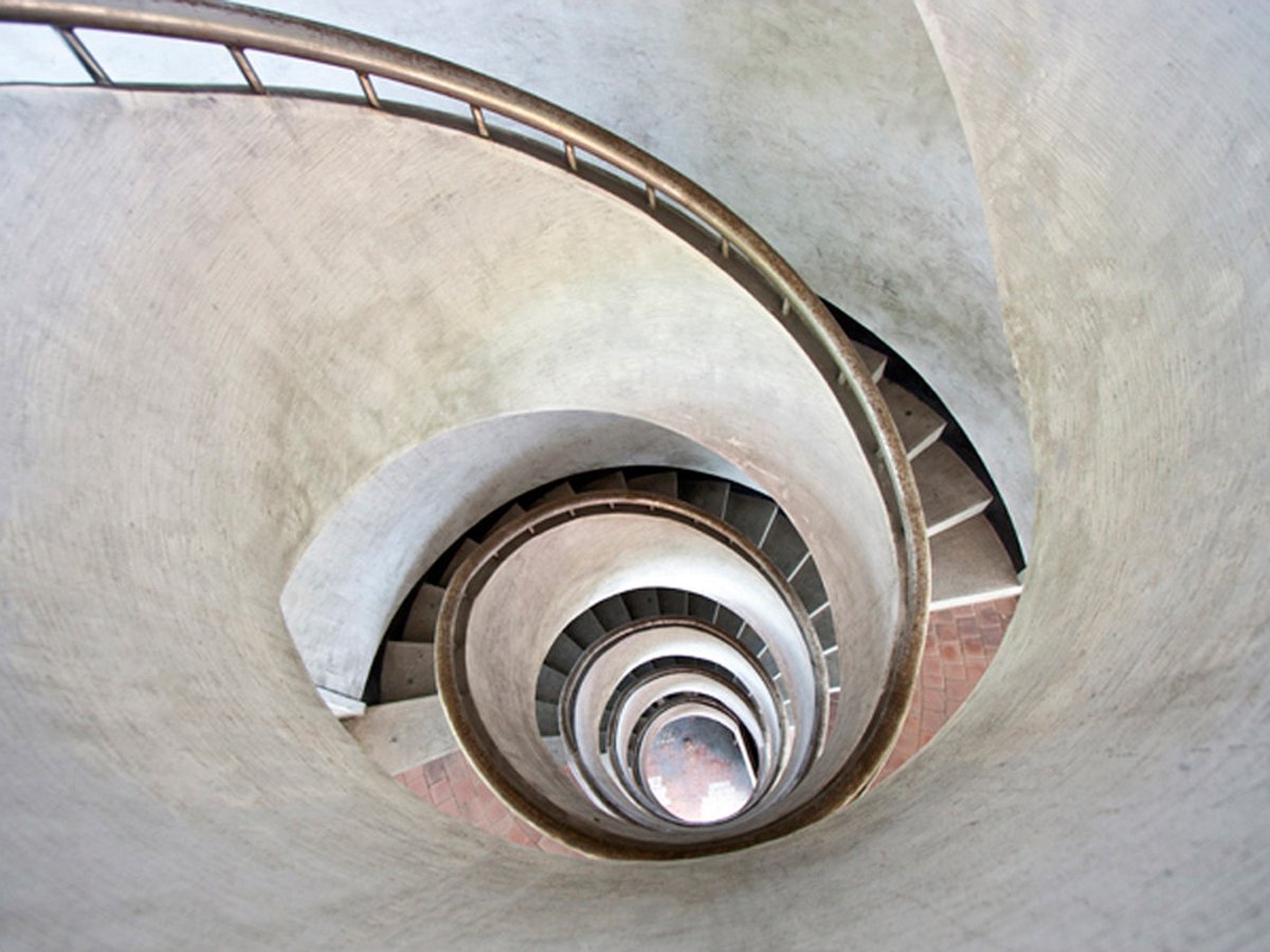 Fotobehang - White spiral stairs.