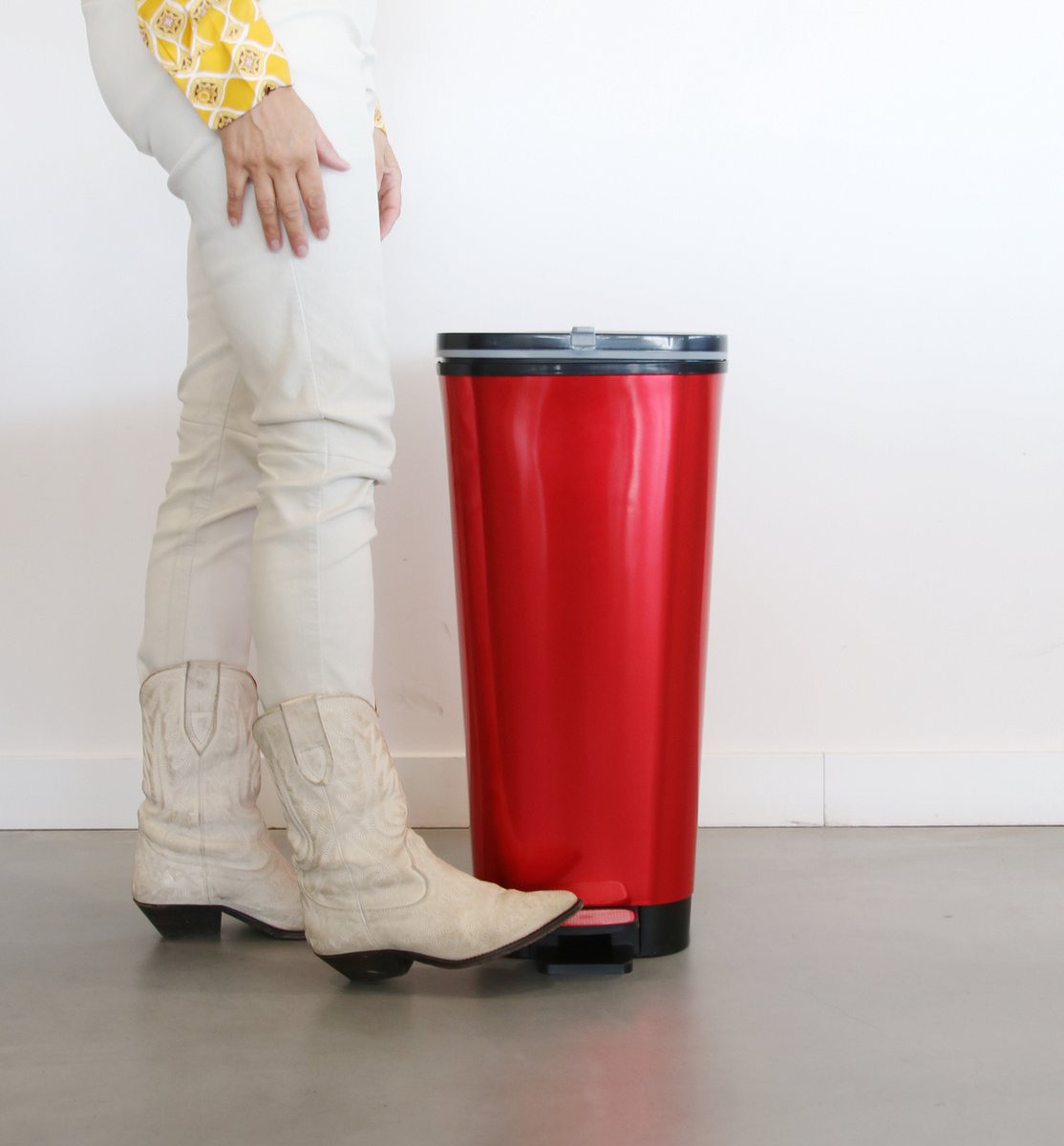 Une poubelle de bureau au design épuré, Petite poubelle Trash