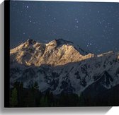WallClassics - Canvas  - Heldere Sterrenhemel boven Witte Bergtoppen - 40x40 cm Foto op Canvas Schilderij (Wanddecoratie op Canvas)