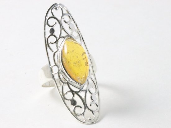 Langwerpige opengewerkte zilveren ring met amber - maat 17.5