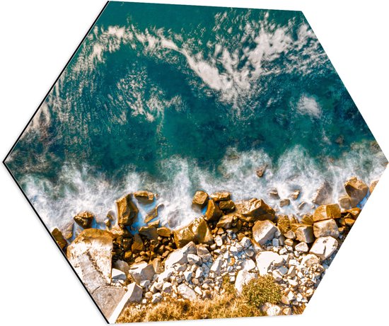 WallClassics - Dibond Hexagon - Stenen in de Zee - 80x69.6 cm Foto op Hexagon (Met Ophangsysteem)