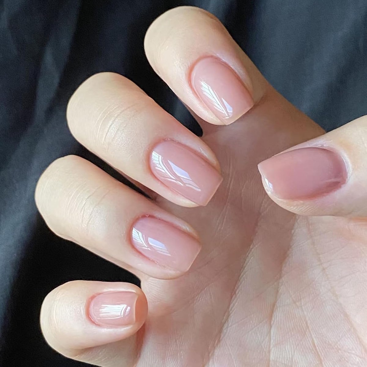24 stuks korte vierkante kunstnagels, French vleesroze press-on nagels, effen natuurlijke acryl nagels met volledige dekking om op te plakken, herbruikbare glanzende kunstnagels voor vrouwen en