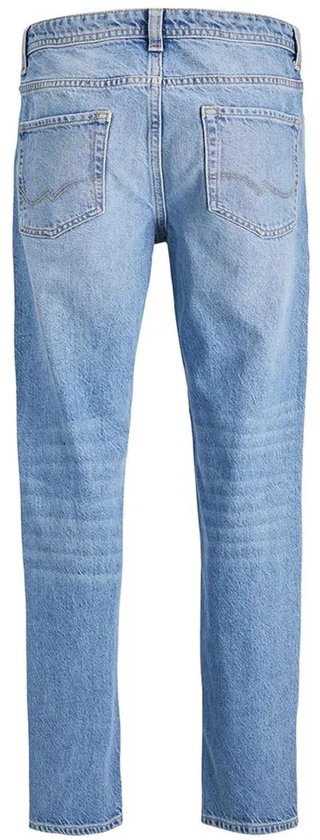 Achterkant van een lichtblauwe jongens jeans.