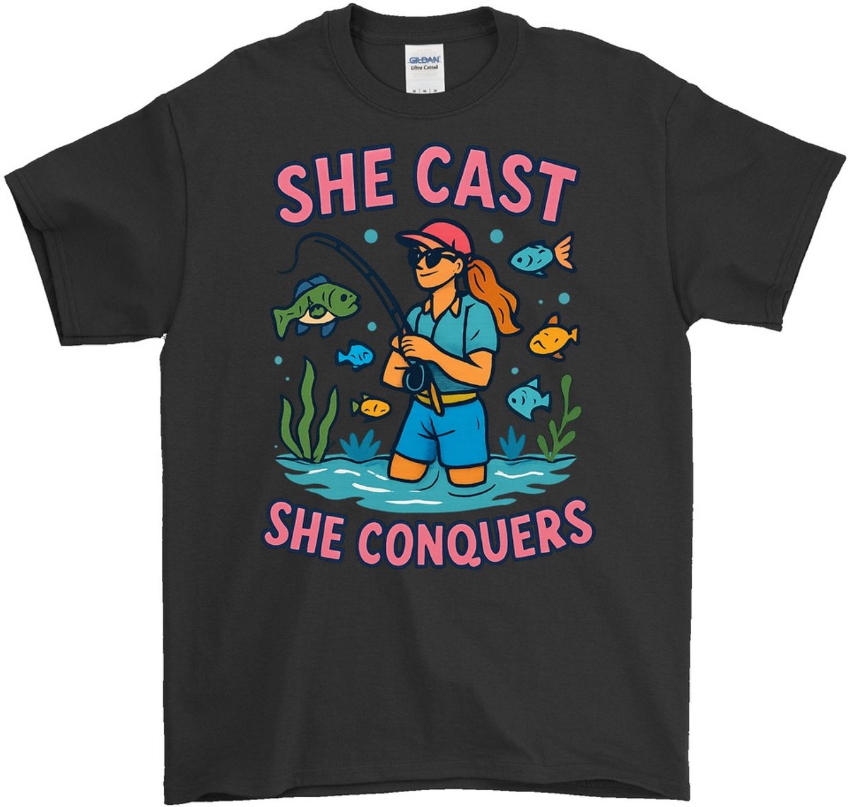 Vissers Shirt – SHE CAST SHE CONQUERS – Vrolijke Outfit – Unisex T-Shirt voor Dames & Heren – Origineel Cadeau