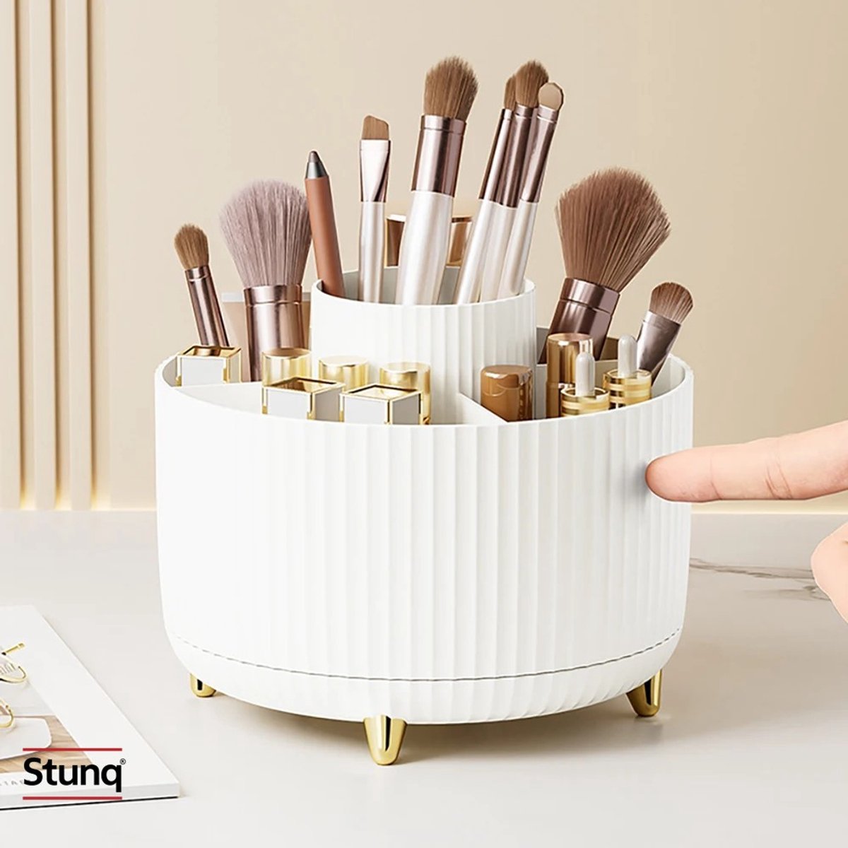 Stunq® 360° Draaiende Make-up Organizer – Witte Cosmetica Opbergdoos met Vakverdeling en Gouden Voetjes, 15 x 12,5 cm