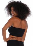 Model met afro-haar draagt een zwarte, naadloze bandeau-bh, op de rug gezien.