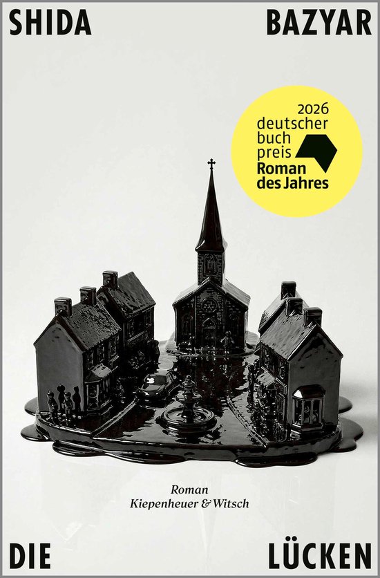 Boekomslag 'Die Lücken' met een zwart miniatuurstadje, een kerk en een gele sticker 'Roman van het jaar 2026'.